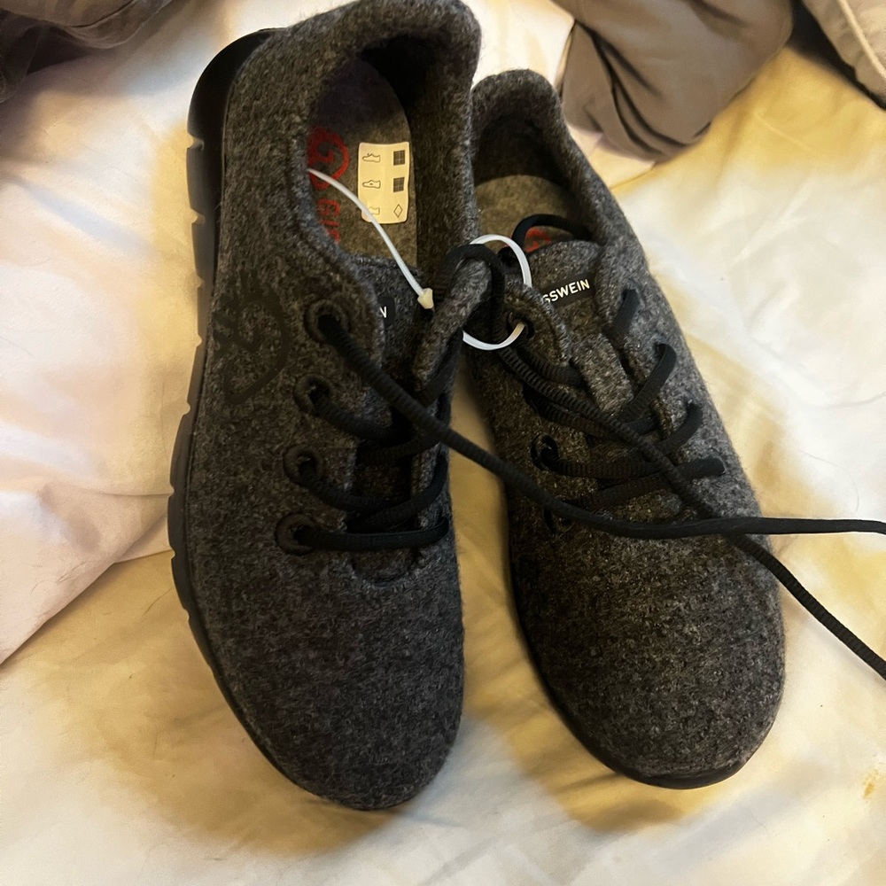 Giesswein Unisex Dark Gray Wool Athletic Shoes